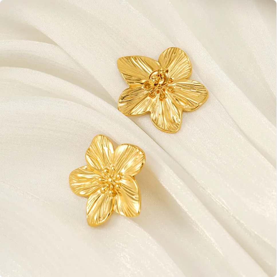 Gold Petal Stud Earrings – Elegant Minimalist Ear Accessory