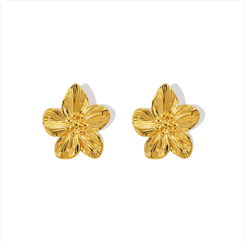 Gold Petal Stud Earrings – Elegant Minimalist Ear Accessory