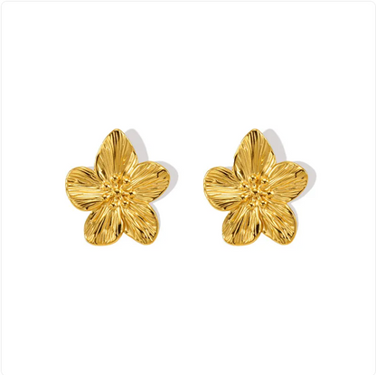 Gold Petal Stud Earrings – Elegant Minimalist Ear Accessory